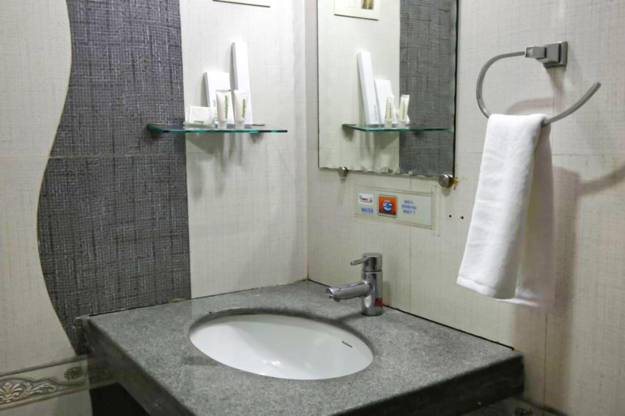 Fabhotel Sai Prasad Apartments Mumbai Exteriör bild